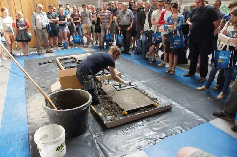 Staenis demo bij Sack Zelfbouw op de Zelfbouwbeurs met het Staenisrooster om zelf chape te leggen