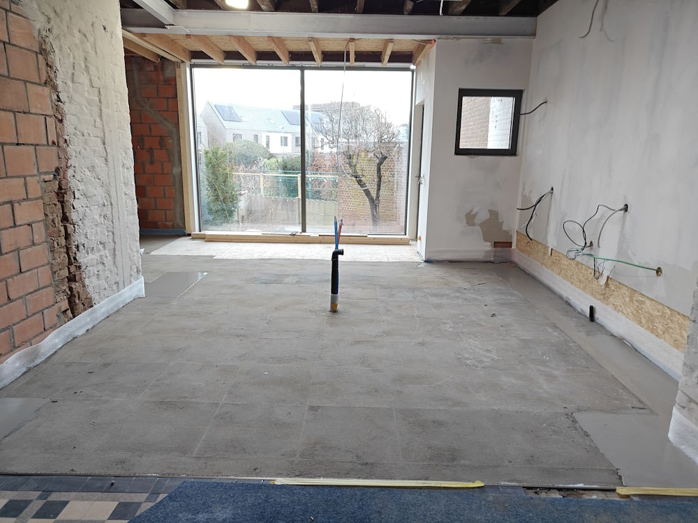 Staenis Leveling grid for leveling compound and screed