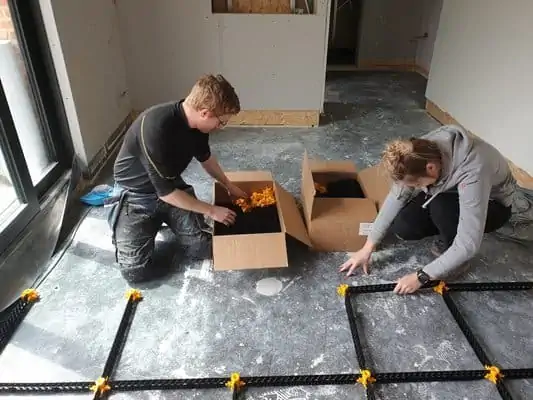 Staenisrooster circulaire vloeropbouw in slaapkamer