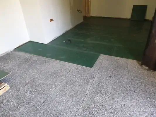 Staenisrooster circulaire vloeropbouw in slaapkamer
