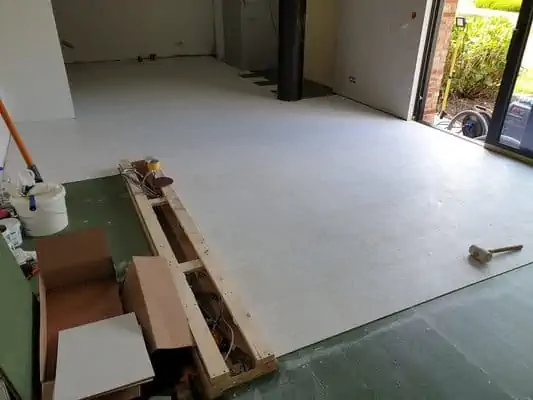 Staenisrooster circulaire vloeropbouw in slaapkamer