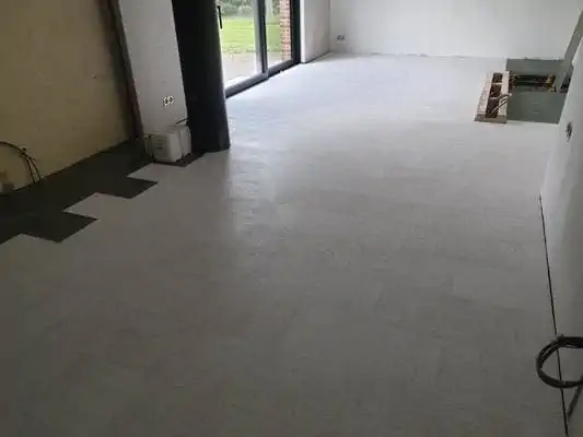 Staenisrooster circulaire vloeropbouw in slaapkamer